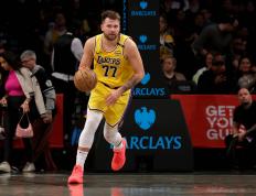 MK-东契奇回归赛场，绝杀首场状态亮眼，FPX观众沸腾！的简单介绍