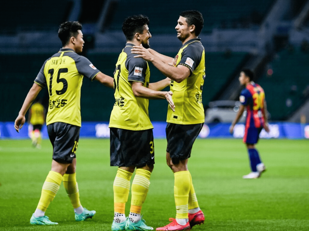 MK体育- 吴越暴熊队对阵洞庭雪豹队，电竞总决赛火力全开，门将神扑救主——赛场纪律更严谨